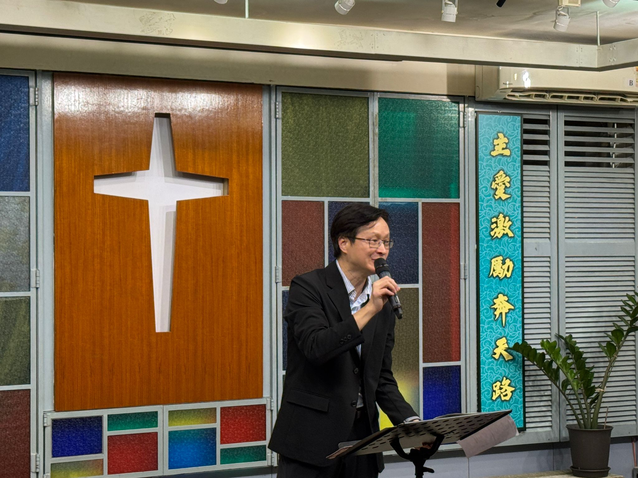 <br />
<b>Notice</b>:  Undefined index: title in <b>/home/www/elimchurch/frontend/_block_stkstw_album.php</b> on line <b>207</b><br />
